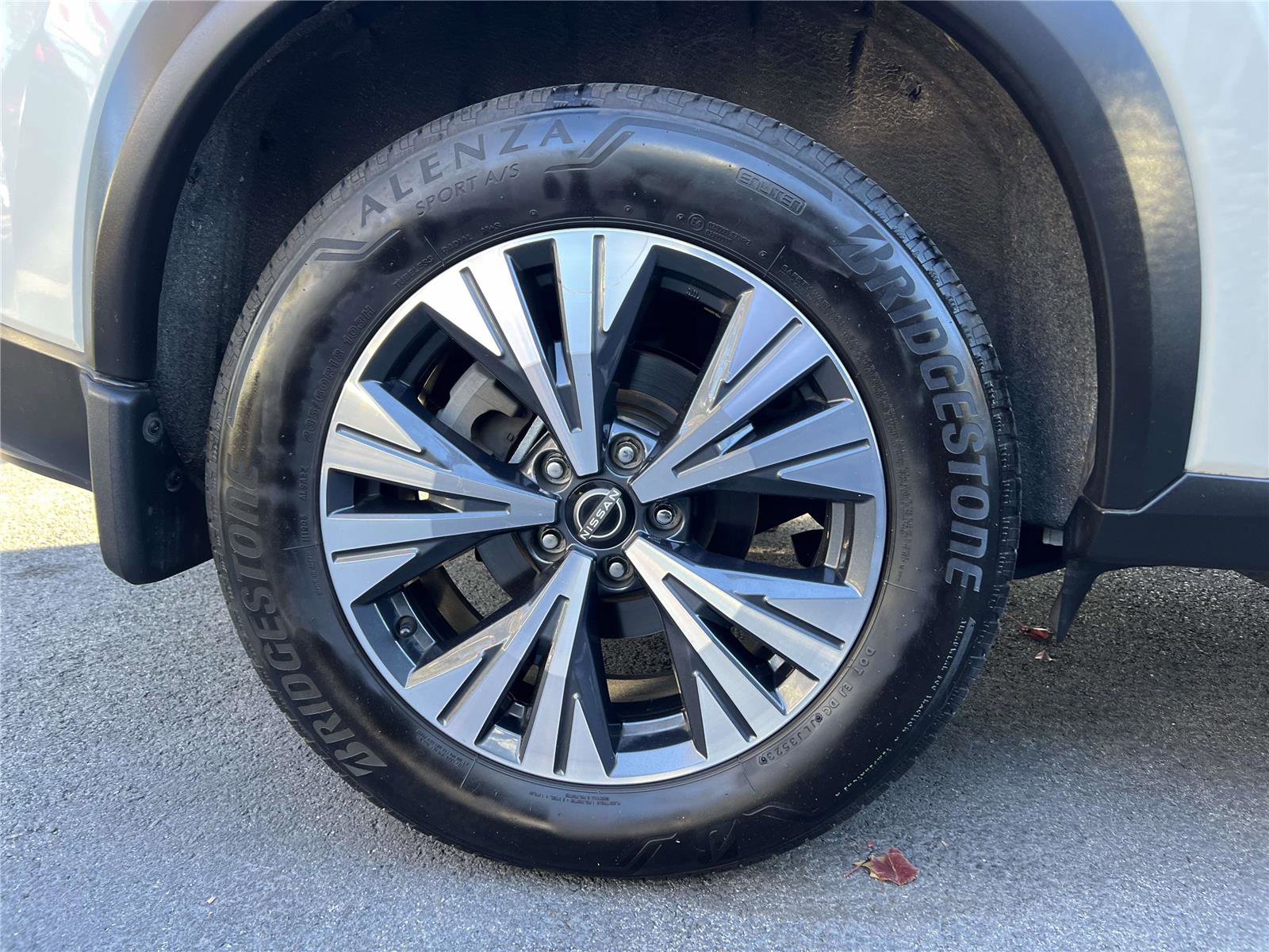 Used 2023 Nissan Rogue SV image 9