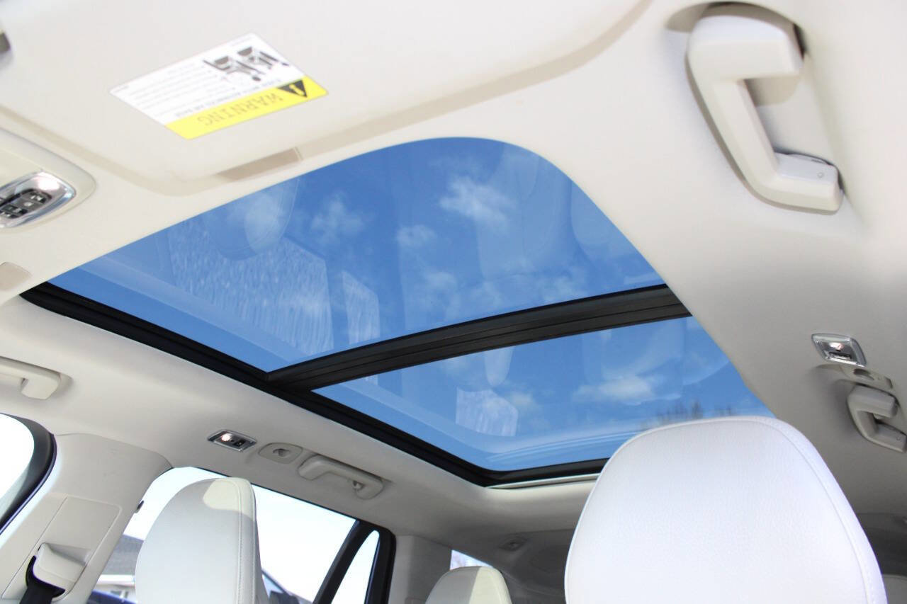 Used 2016 Volvo XC90 T6 Momentum w/ Momentum Plus Package image 18