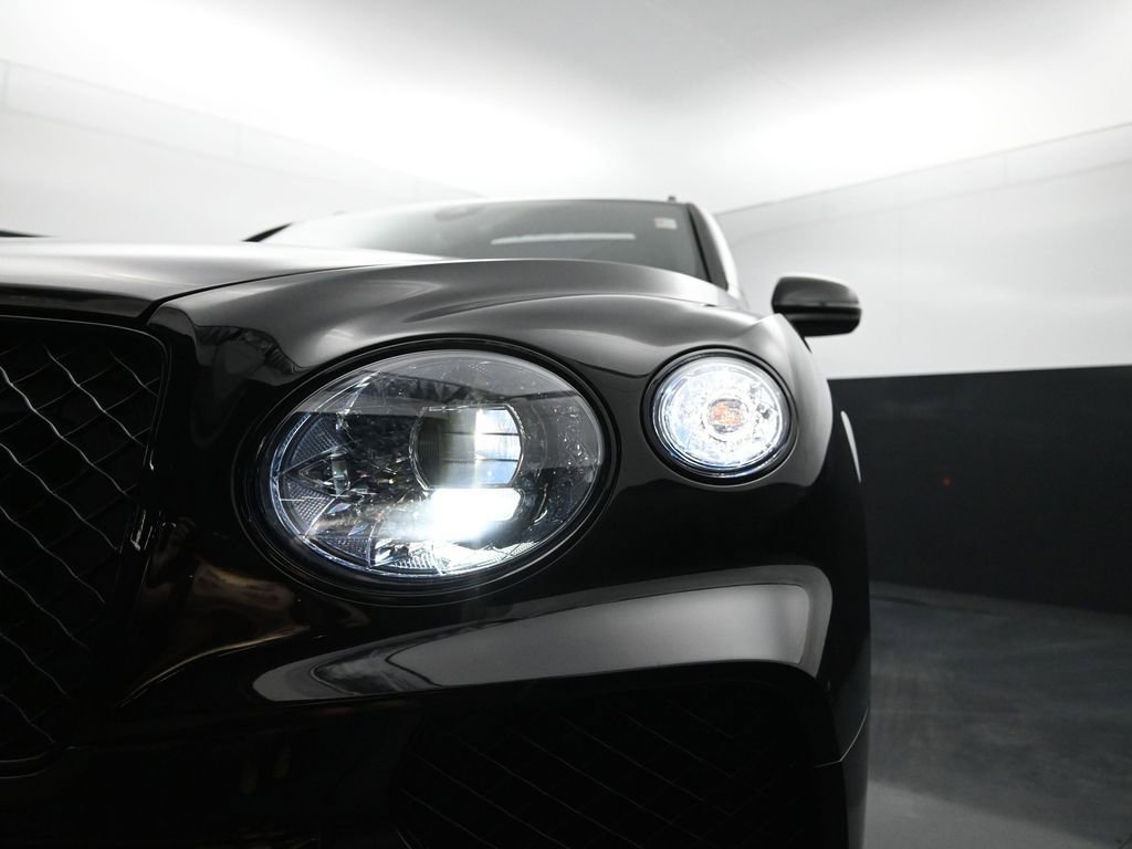 Used 2025 Bentley Bentayga AWD/4WD image 12