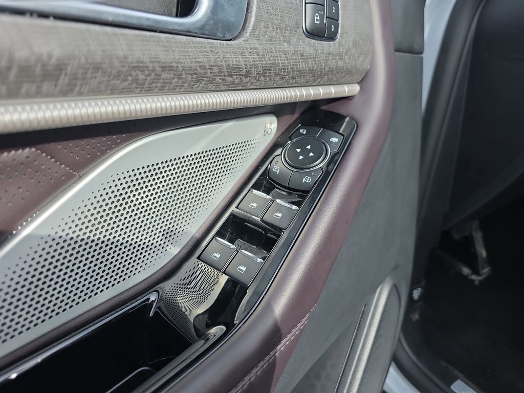 Used 2025 Ford Explorer Platinum w/ LUX Leather Package AWD/4WD image 21