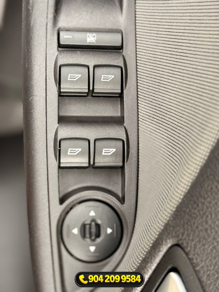 Used 2014 Ford Focus SE FWD image 11