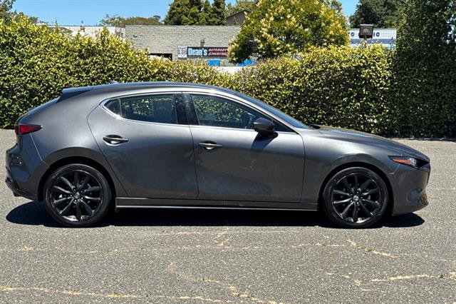 Used 2019 MAZDA MAZDA3 Hatchback w/ Premium Package FWD image 2