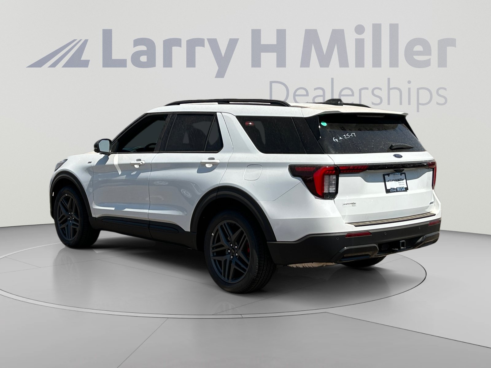 New 2026 Ford Explorer ST-Line w/ ST-Line Street Pack AWD/4WD image 3
