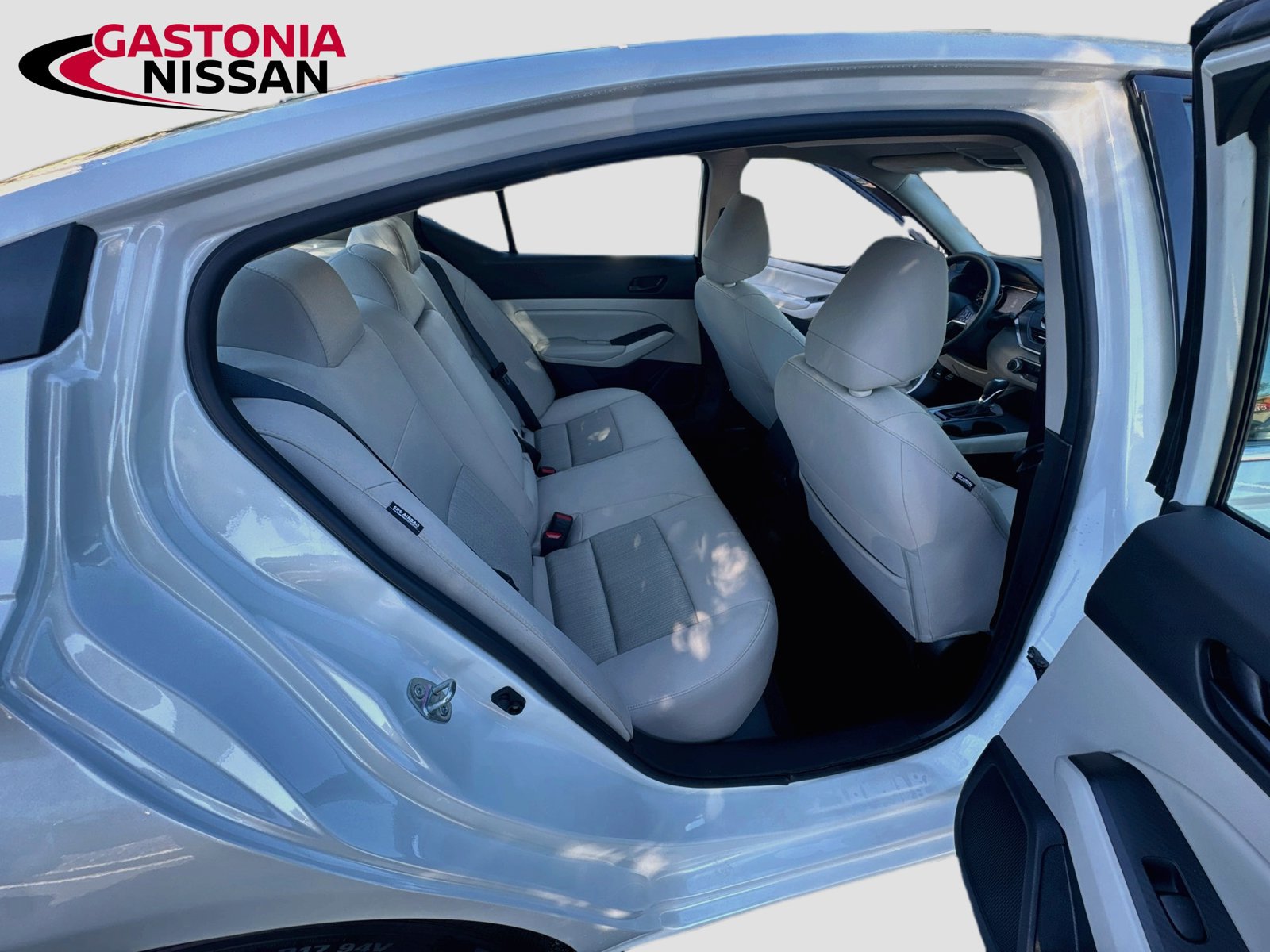 Used 2025 Nissan Altima 2.5 SV FWD image 33