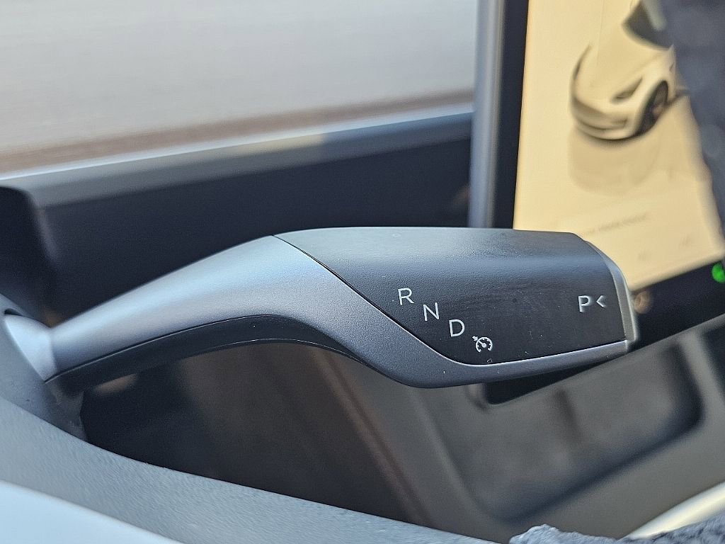 Used 2023 Tesla Model 3 Standard Range image 29