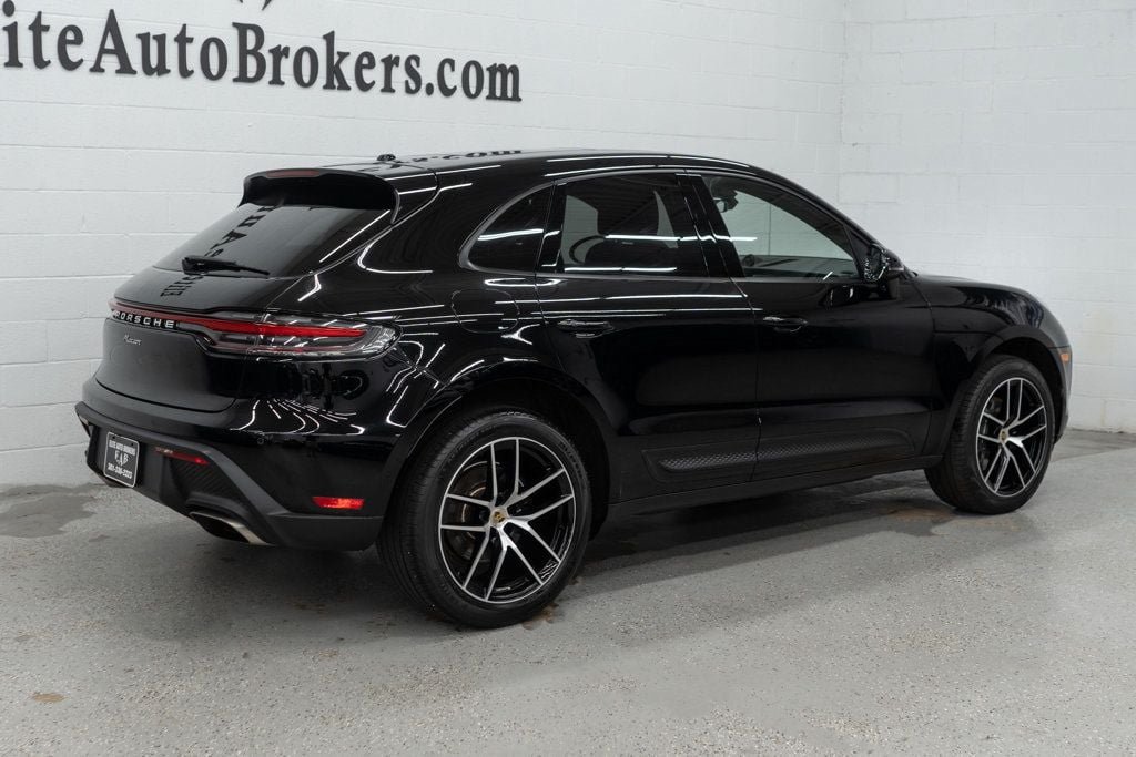 Used 2023 Porsche Macan AWD/4WD image 34