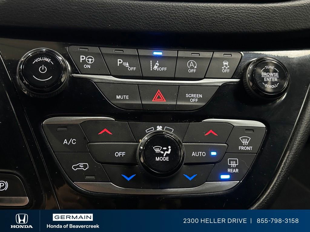 Used 2019 Chrysler Pacifica Touring-L Plus w/ Advanced Safetytec Group FWD image 24