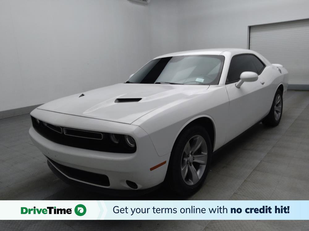 Used 2019 Dodge Challenger SXT image 1