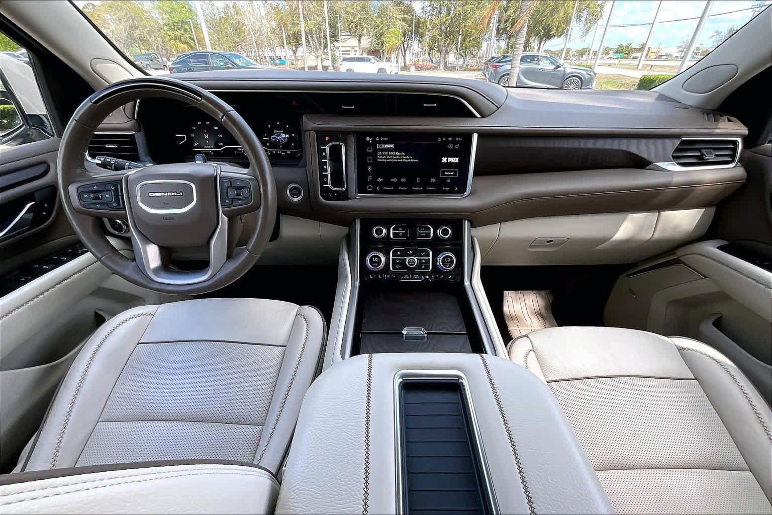 Used 2024 GMC Yukon Denali w/ Advanced Technology Package AWD/4WD image 28