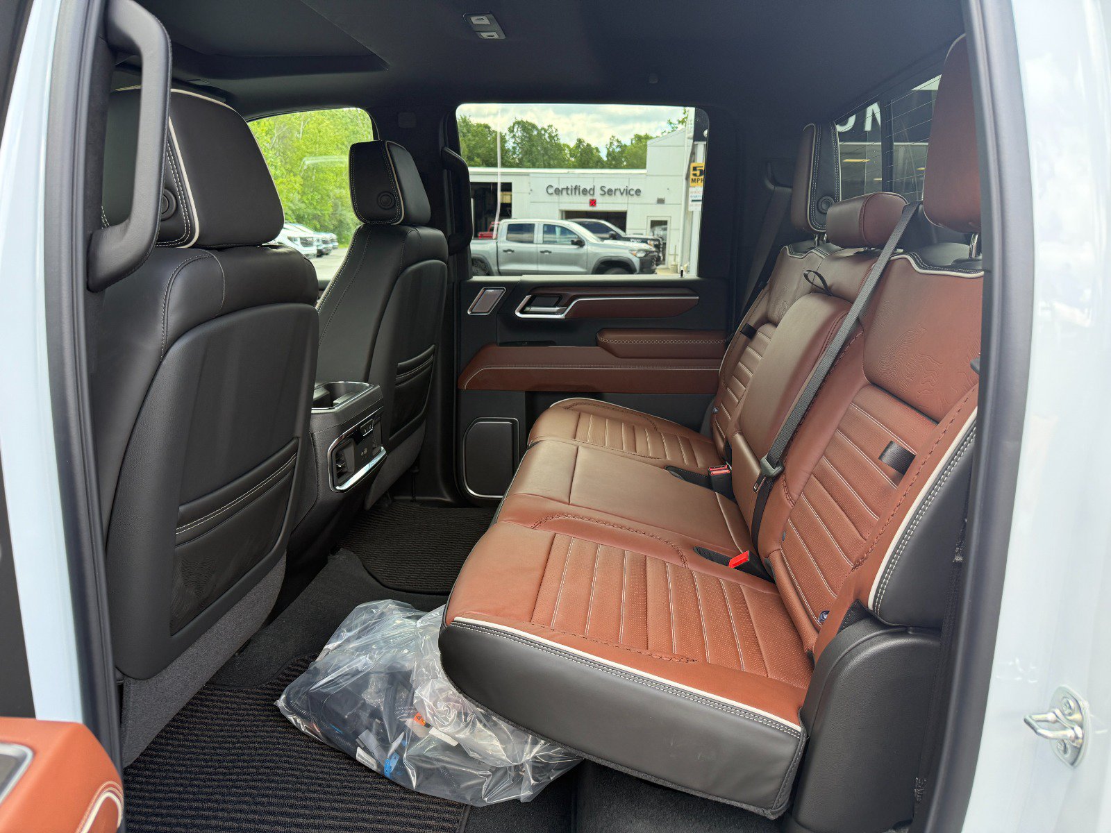 New 2026 GMC Sierra 2500 Denali Ultimate w/ LPO, Black Badging Package AWD/4WD image 17