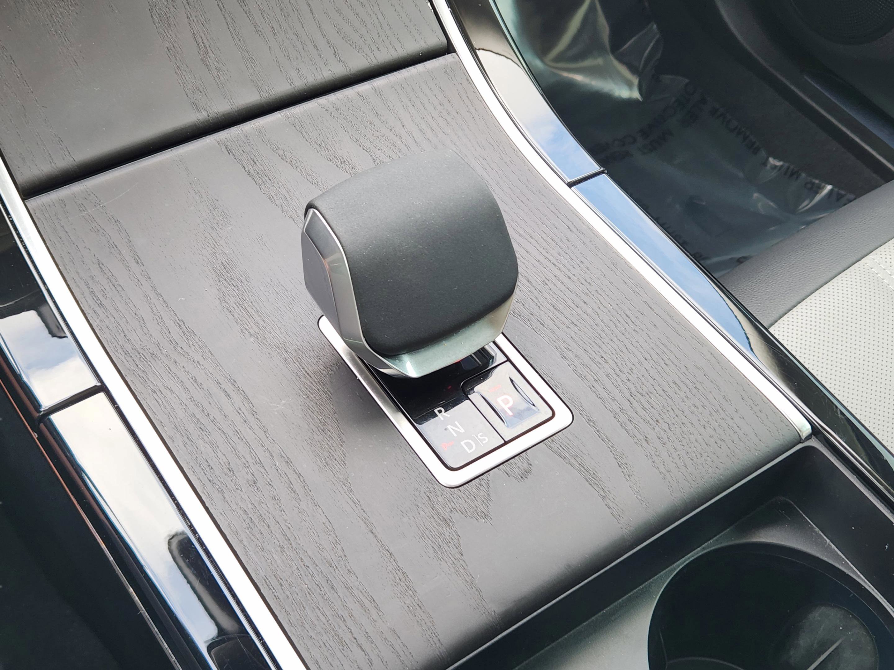 Certified 2024 Land Rover Range Rover Evoque Dynamic SE AWD/4WD image 15