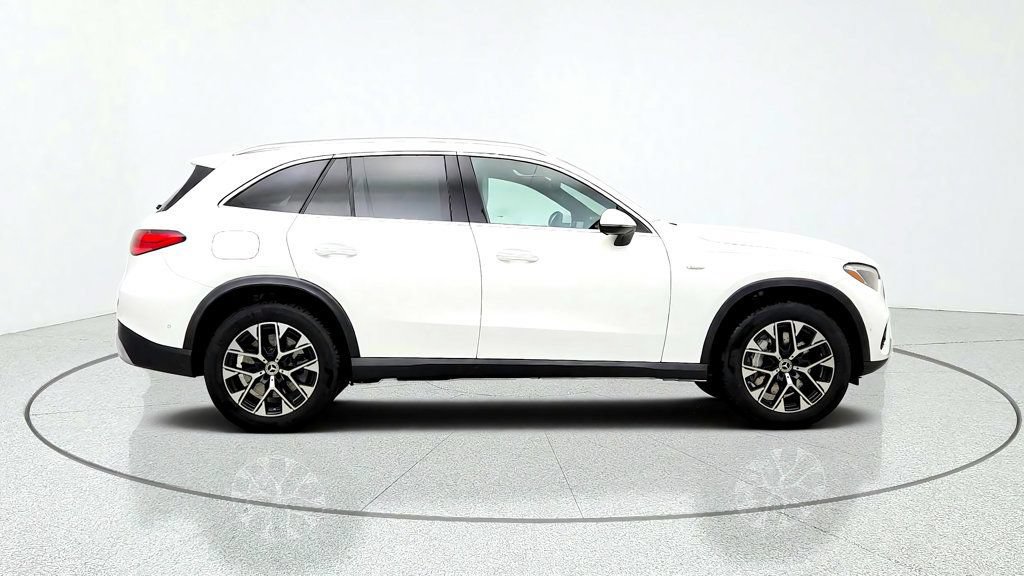 Used 2025 Mercedes-Benz GLC 350e 4MATIC w/ Driver Assistance Package image 4