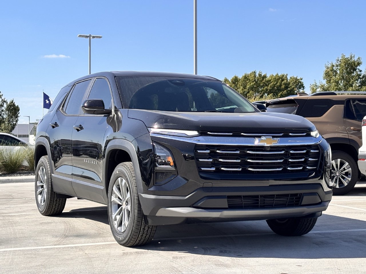 New 2027 Chevrolet Equinox LT FWD image 2