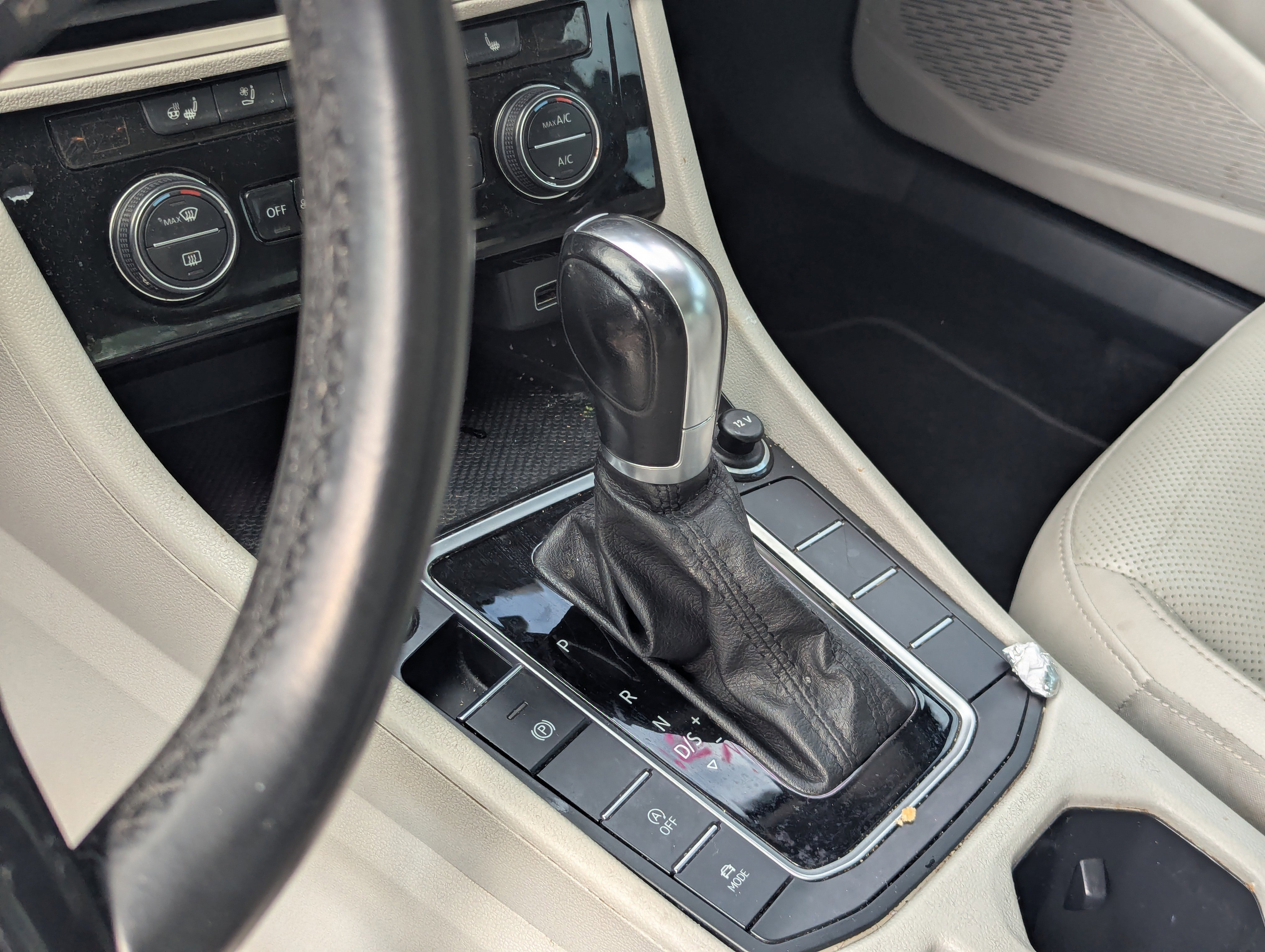 Used 2019 Volkswagen Jetta SEL Premium FWD image 14