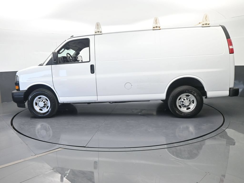 Used 2018 Chevrolet Express 2500 RWD image 3