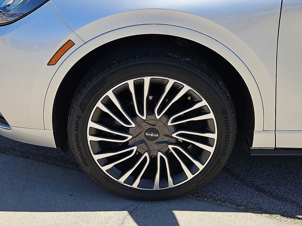Used 2020 Lincoln Corsair Reserve w/ Appearance Package FWD image 13