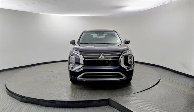 Used 2025 Mitsubishi Outlander SE image 12