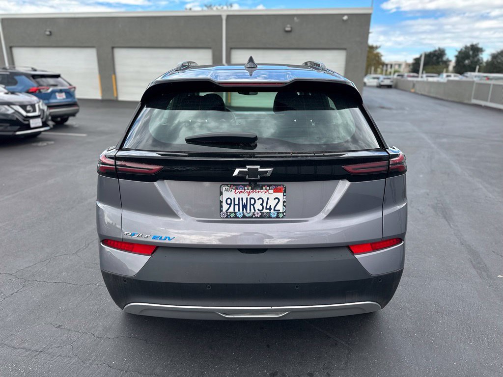 Used 2023 Chevrolet Bolt EUV LT w/ Convenience Package FWD image 3