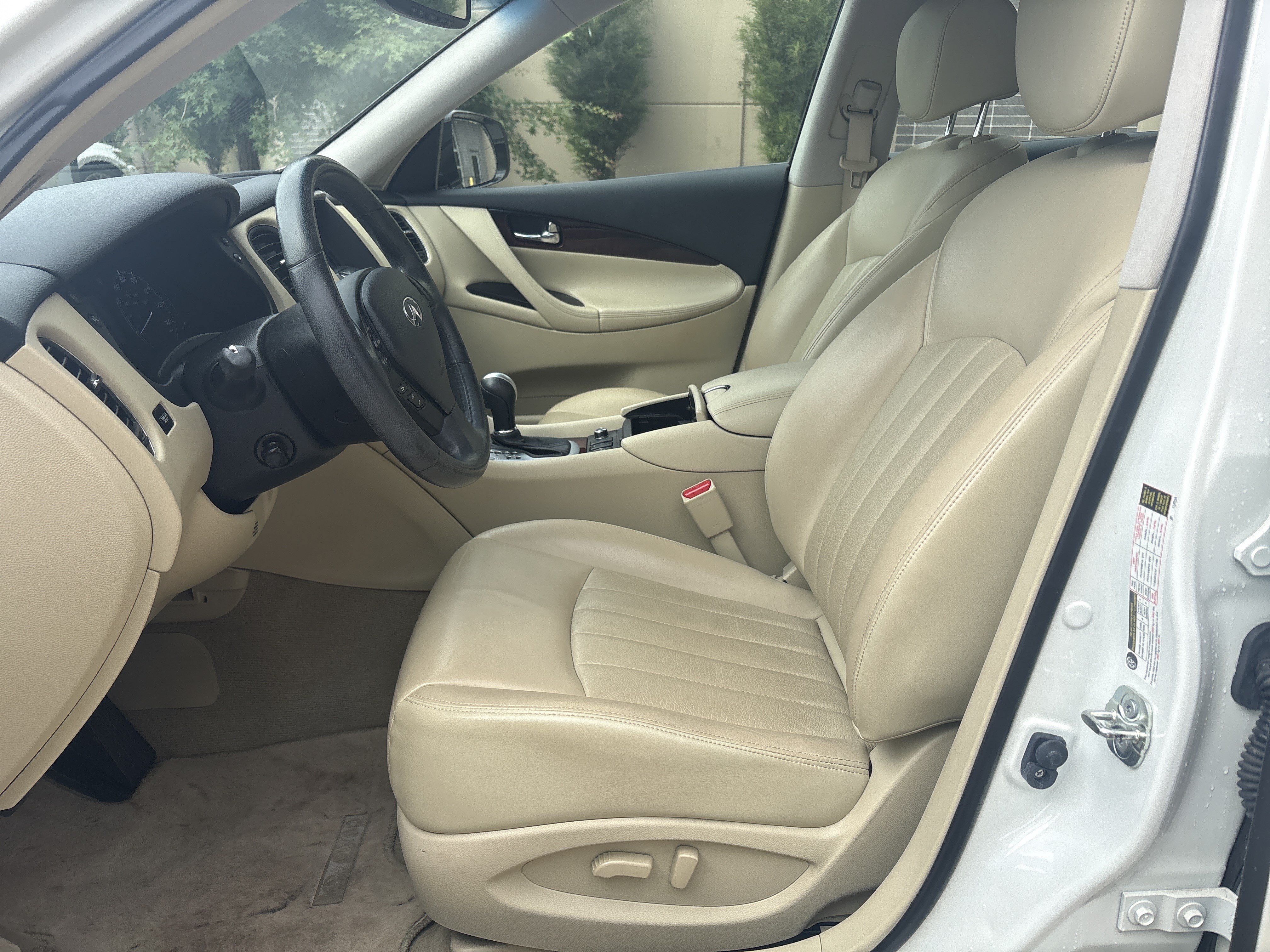 Used 2017 INFINITI QX50 AWD w/ Premium Plus Package image 16