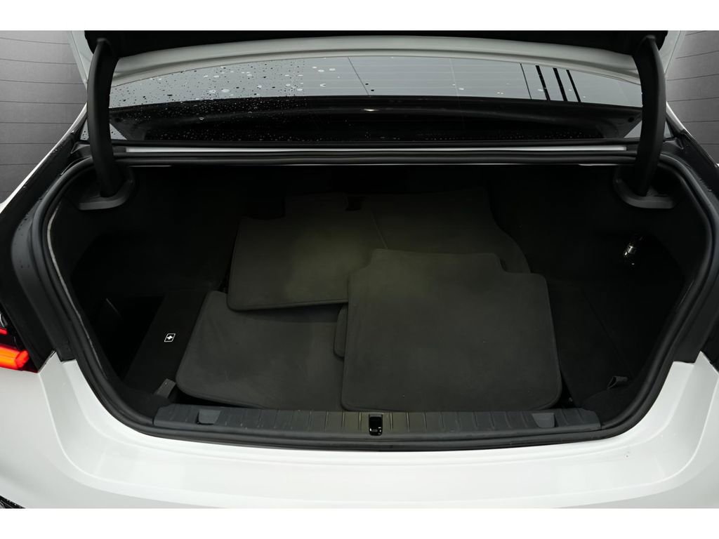 Used 2022 BMW 745e xDrive w/ M Sport Package image 18