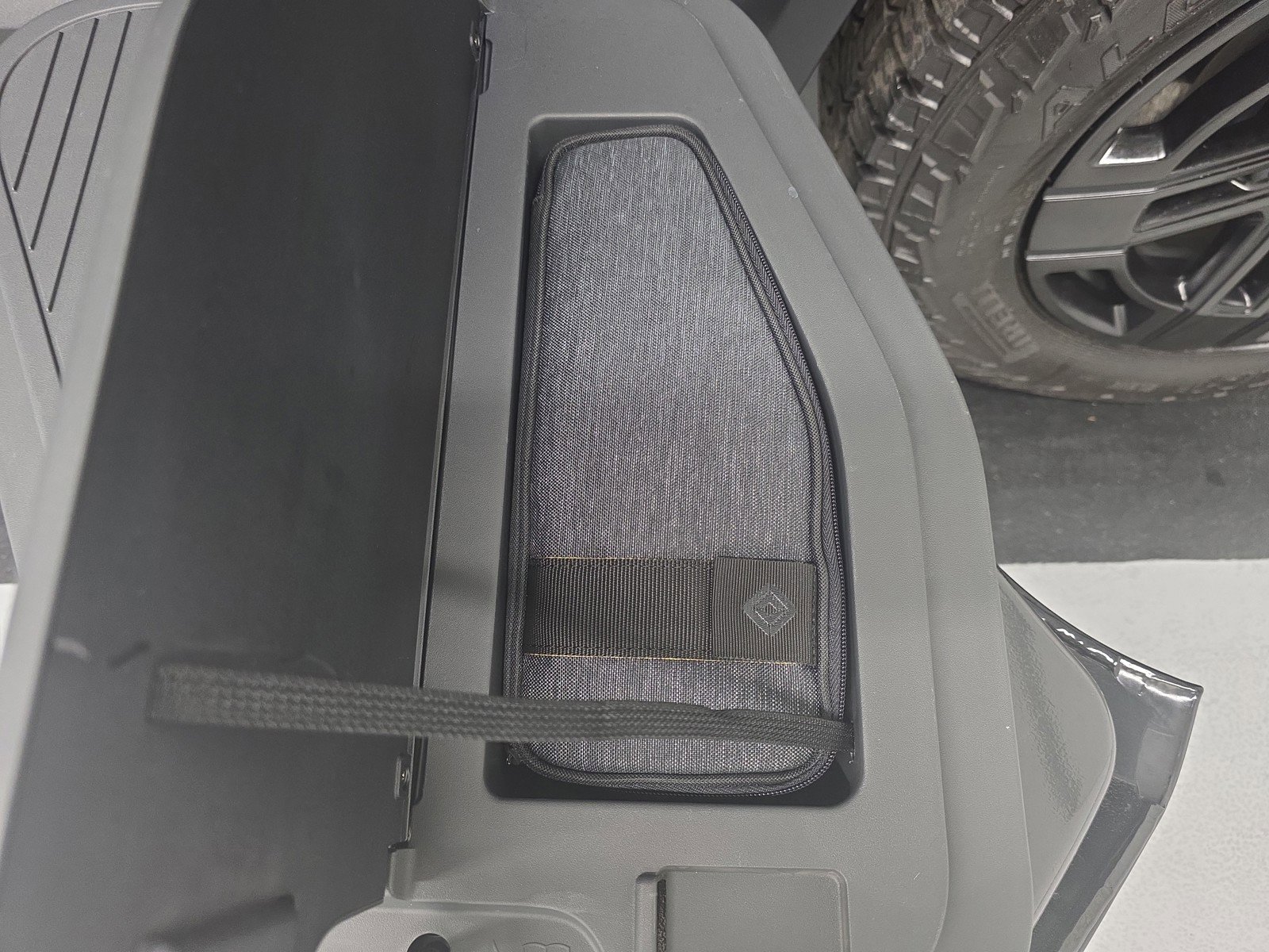 Used 2023 Rivian R1T Adventure AWD/4WD image 32