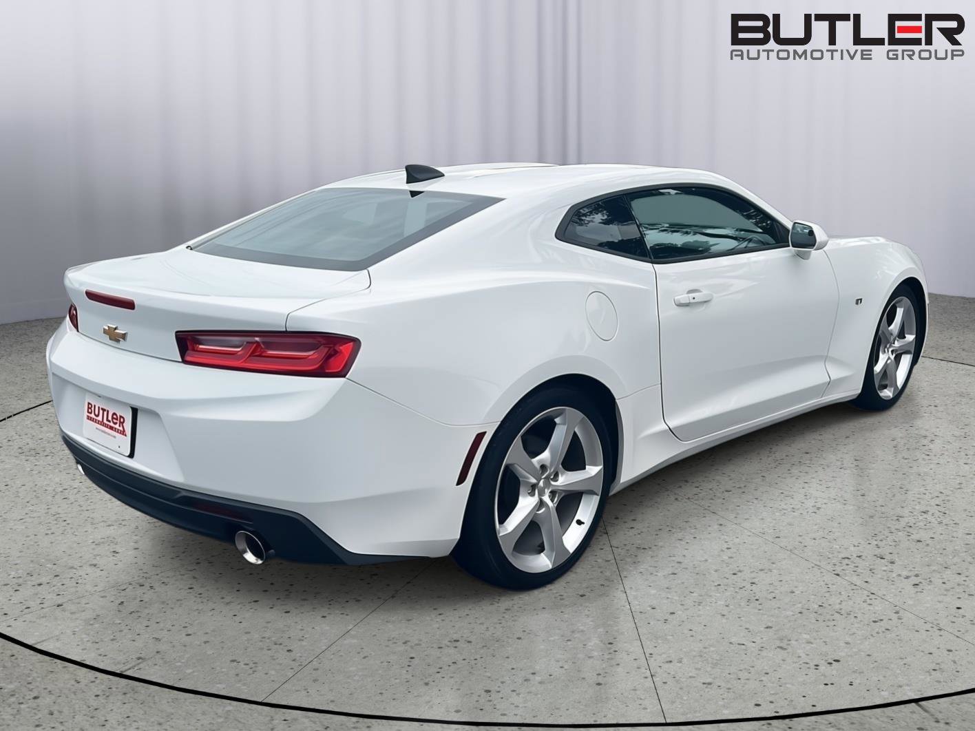 Used 2016 Chevrolet Camaro LT RWD image 6