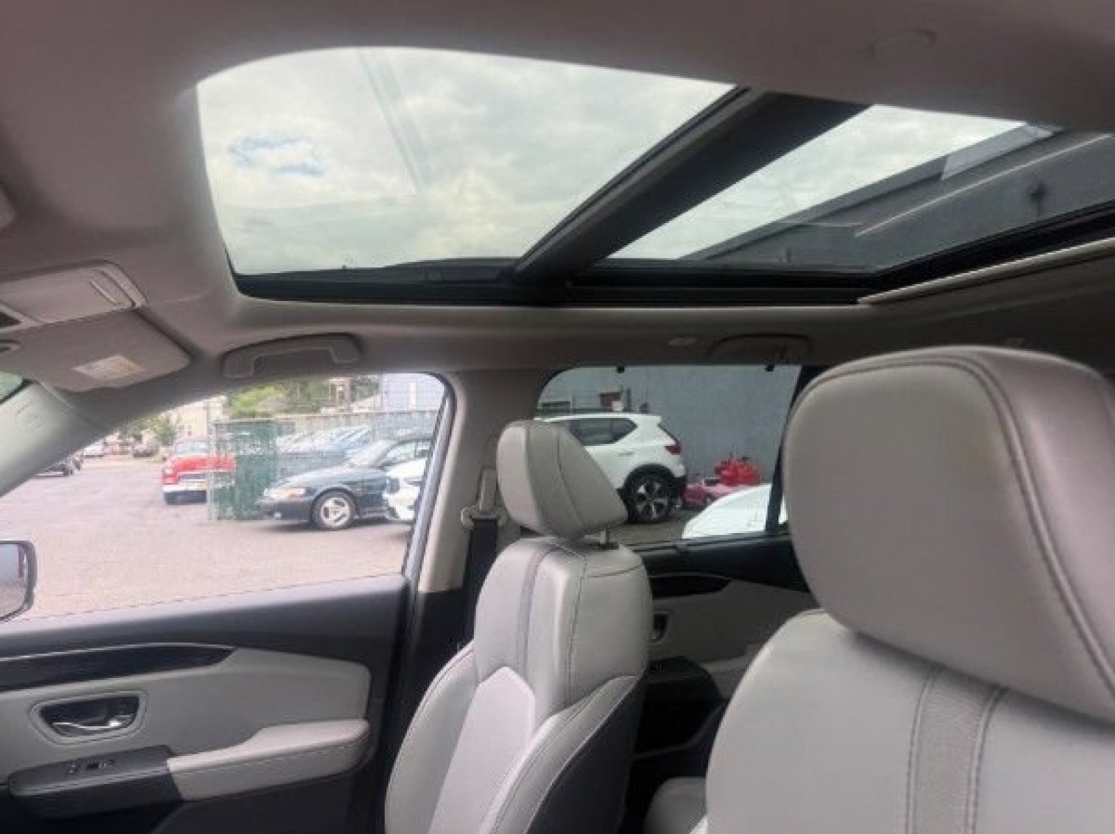 Used 2024 Honda Pilot Touring image 8