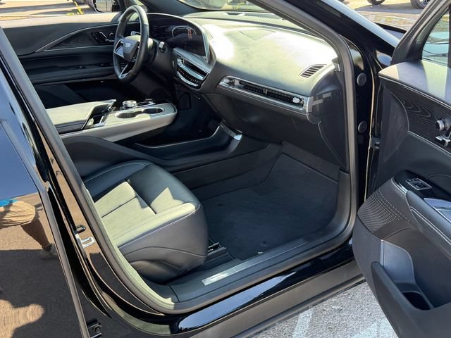 Used 2024 Cadillac Lyriq Sport RWD image 26