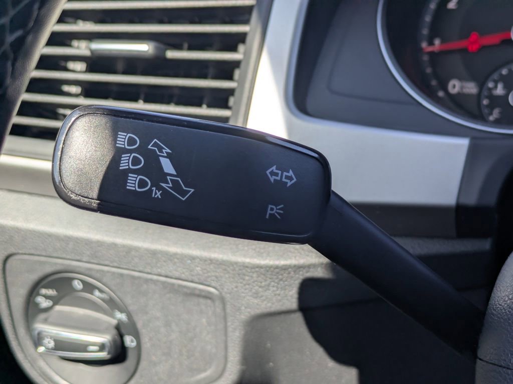 Used 2021 Volkswagen Atlas Cross Sport SE image 28