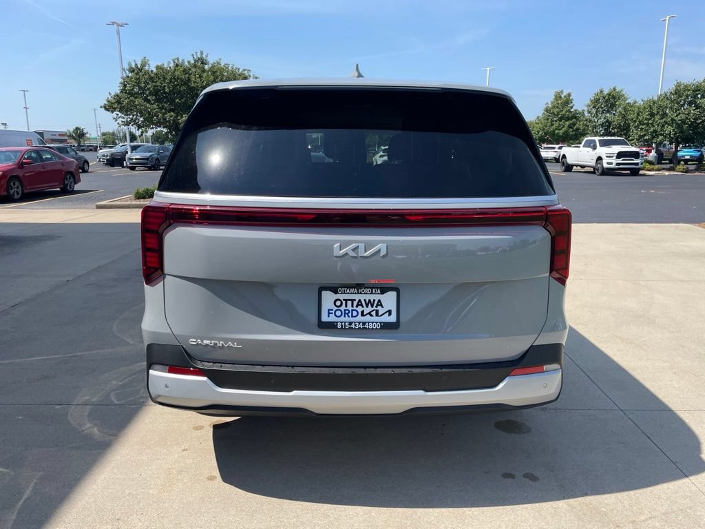 New 2027 Kia Carnival FWD image 6