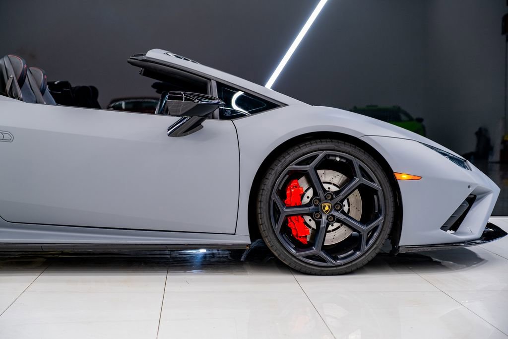 Used 2020 Lamborghini Huracan EVO image 13