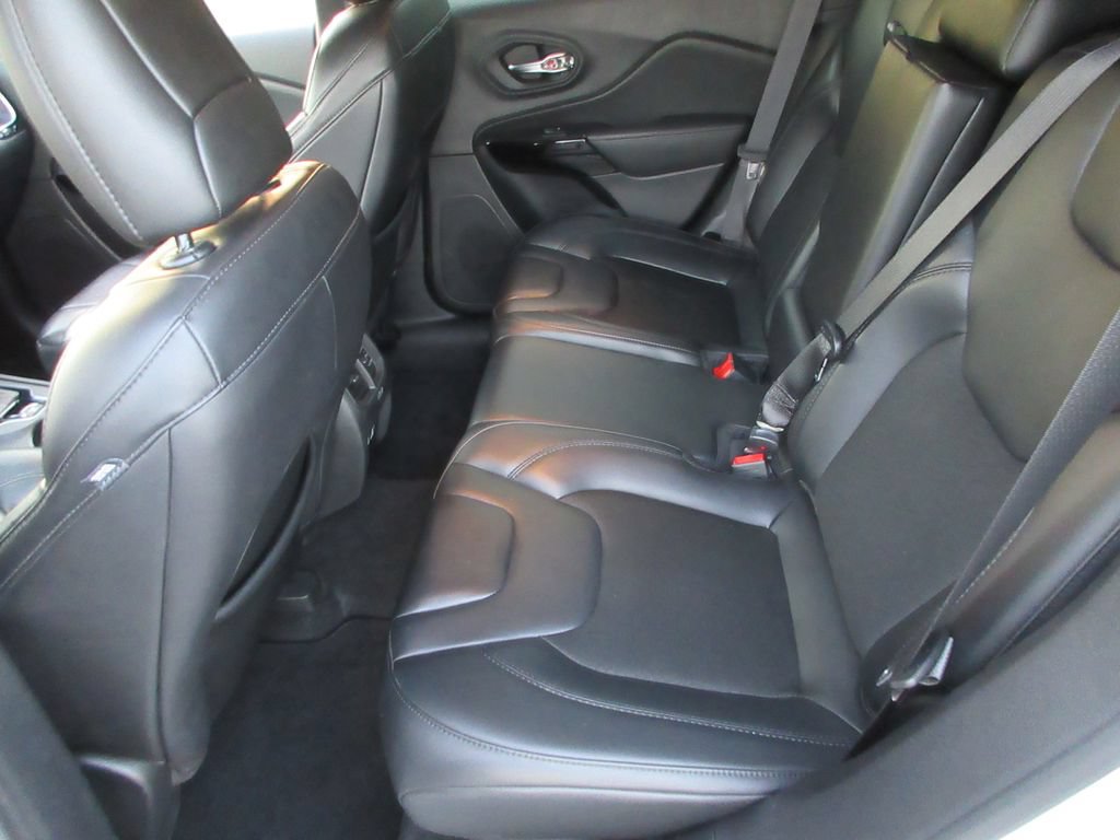Used 2021 Jeep Cherokee Latitude Plus AWD/4WD image 13