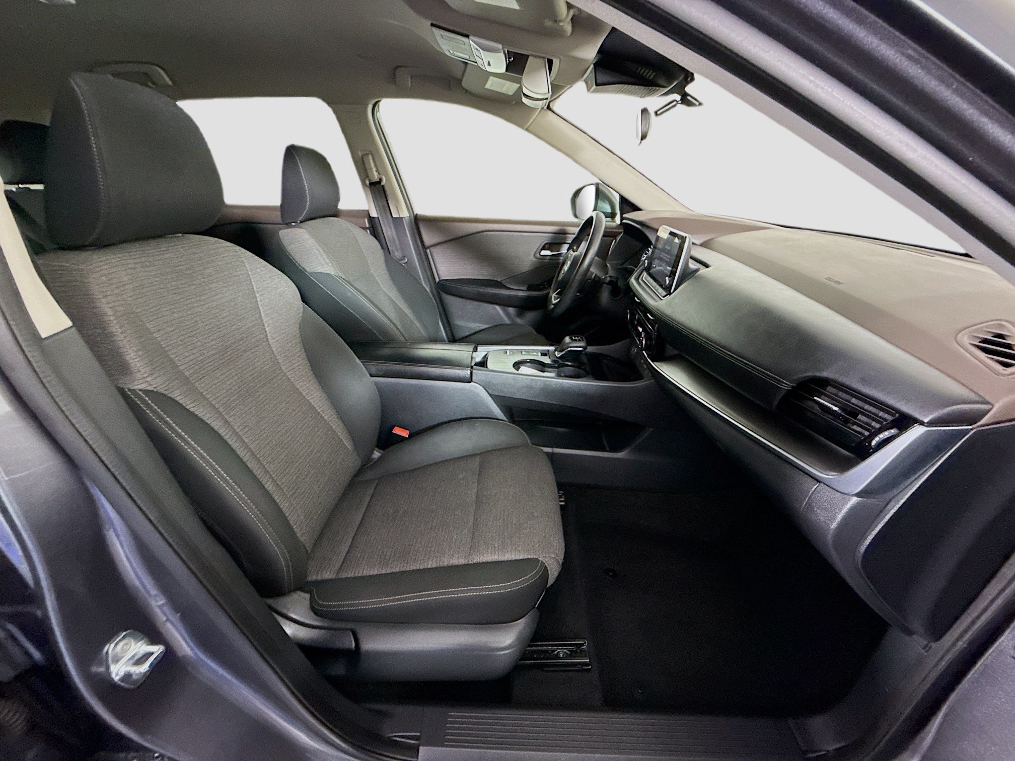 Used 2022 Nissan Rogue SV FWD image 29