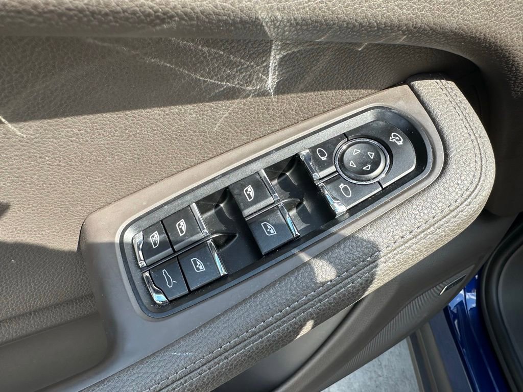 Certified 2022 Porsche Macan AWD/4WD image 21