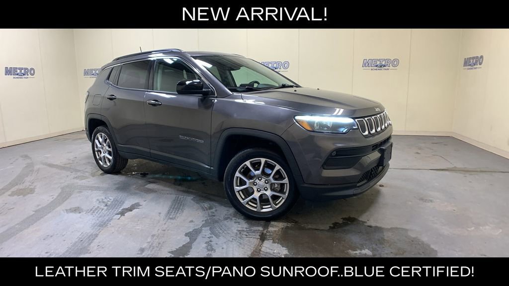 Used 2022 Jeep Compass Latitude w/ Sun and Sound Group AWD/4WD image 1