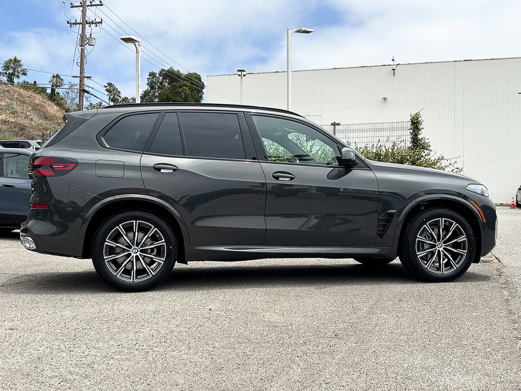 New 2026 BMW X5 xDrive40i w/ M Sport Package AWD/4WD image 4