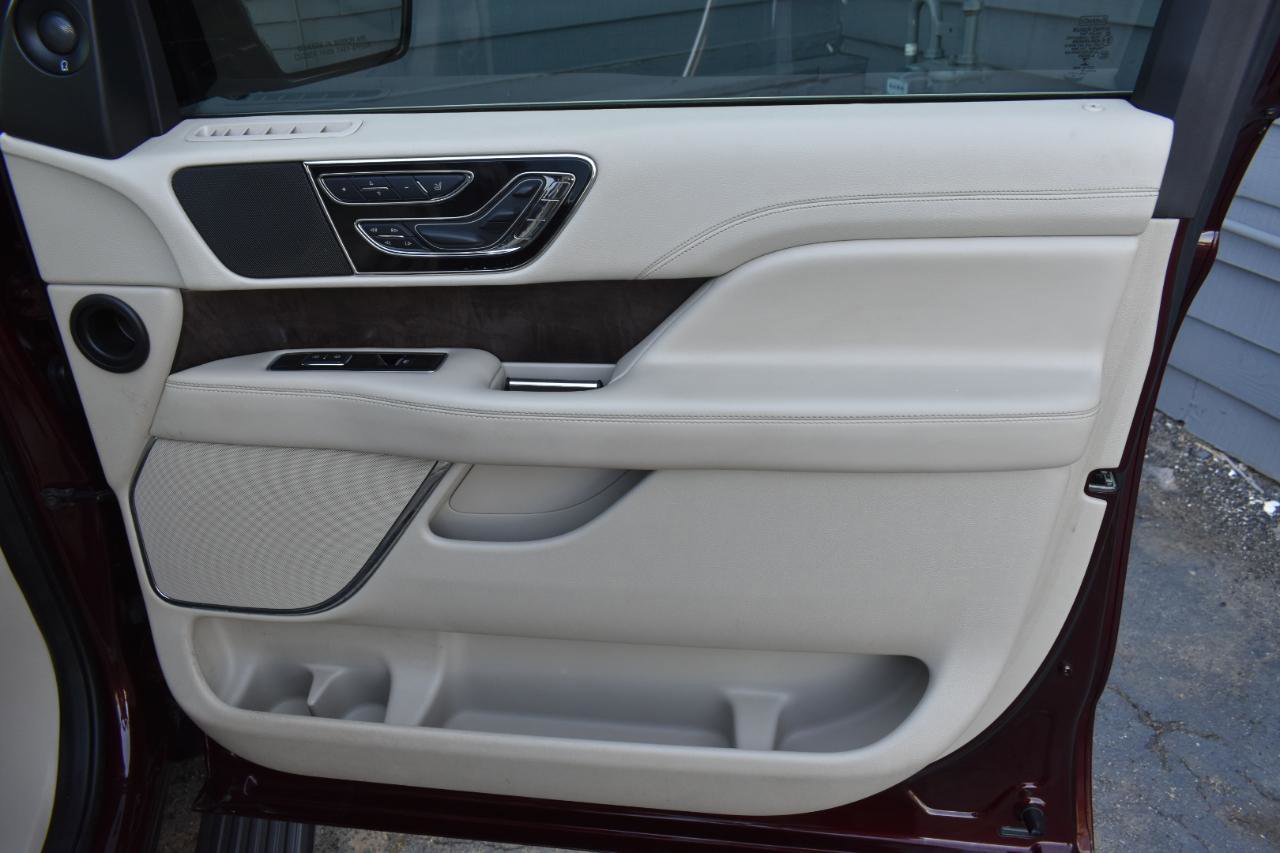 Used 2018 Lincoln Navigator Select RWD image 39