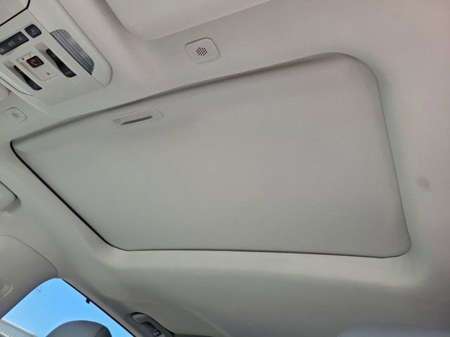 Used 2024 Toyota Highlander Limited image 26