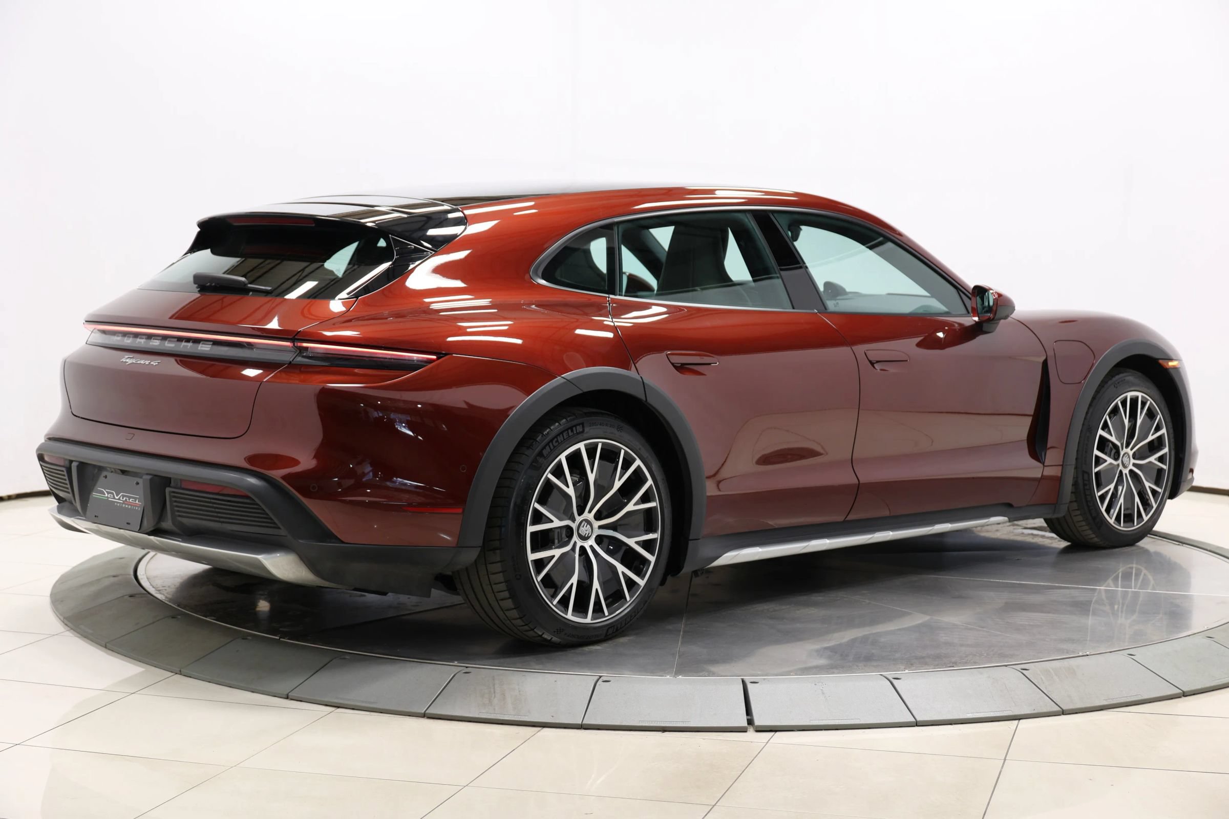 Used 2022 Porsche Taycan 4 Cross Turismo w/ Technology Package AWD/4WD image 4