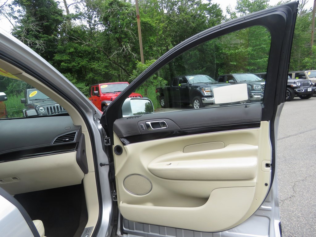 Used 2019 Lincoln MKT AWD image 15