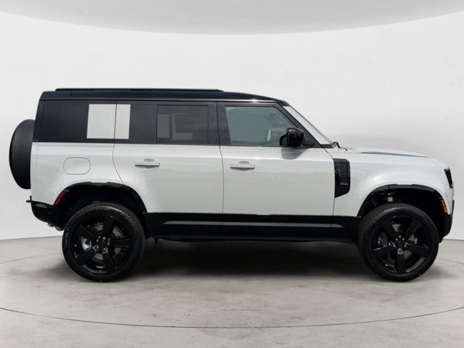 New 2026 Land Rover Defender 110 X-Dynamic SE AWD/4WD image 3