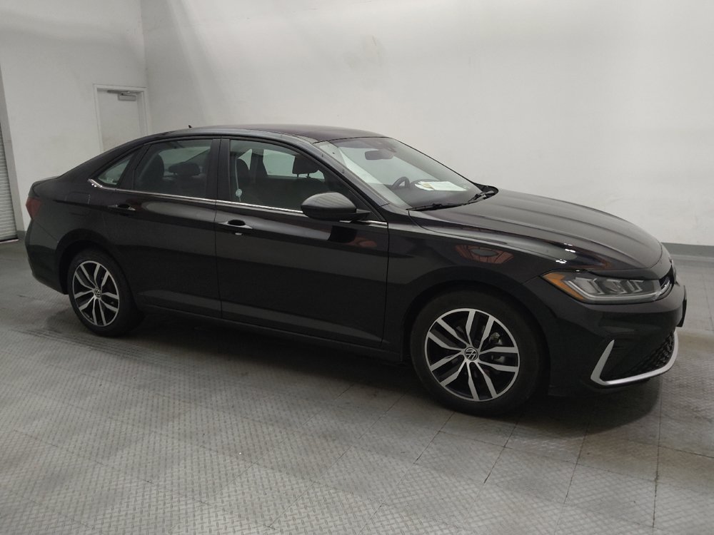 Used 2025 Volkswagen Jetta SE FWD image 10