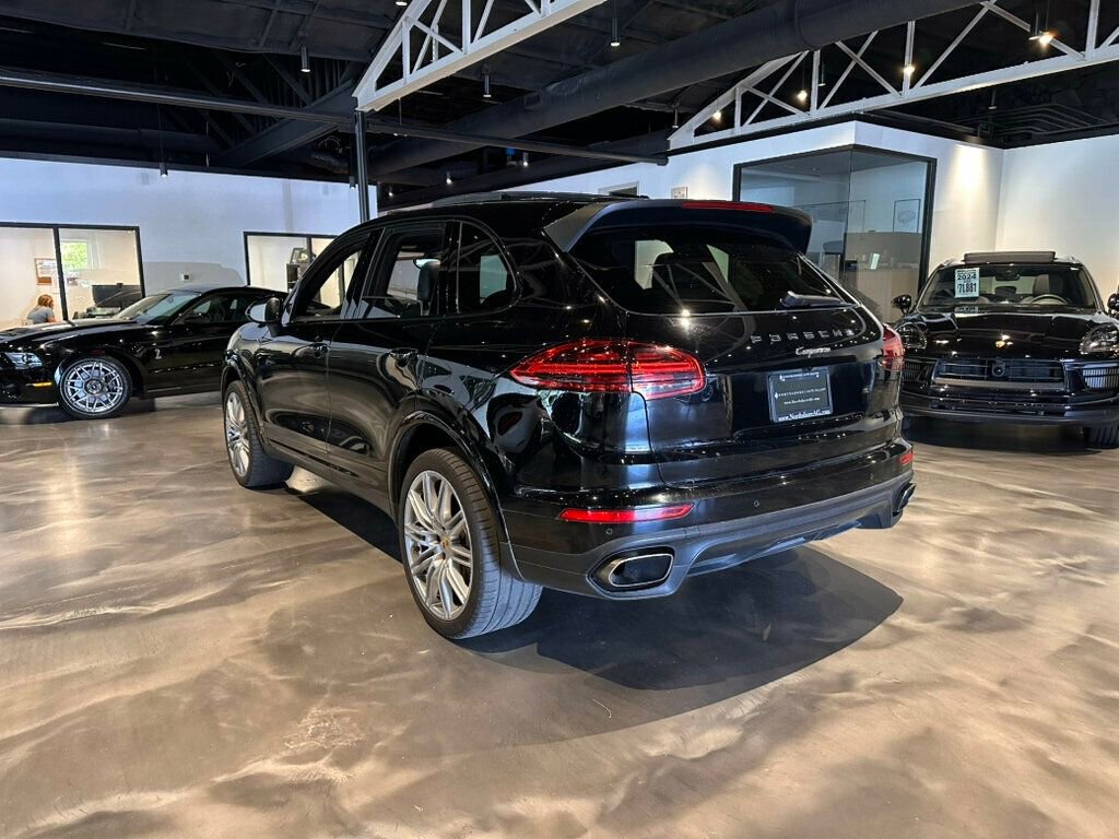 Used 2018 Porsche Cayenne AWD/4WD image 3