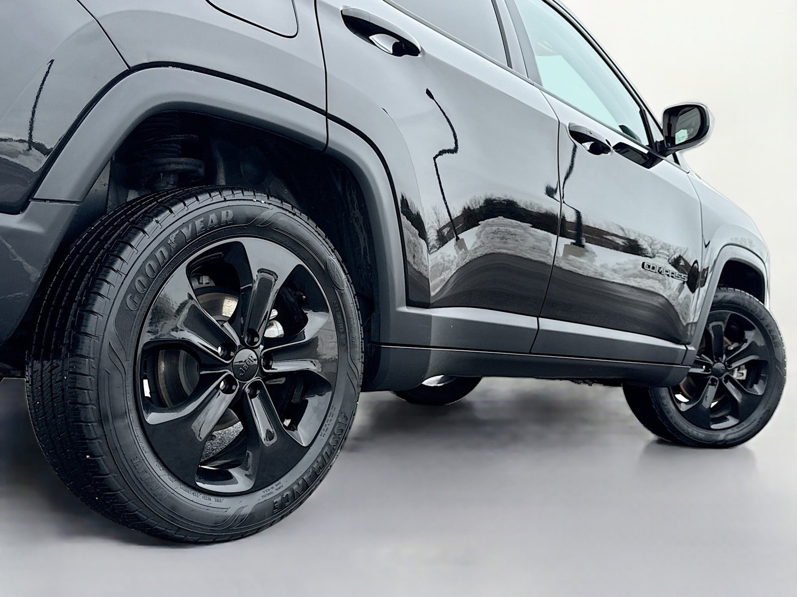 Used 2020 Jeep Compass Latitude image 16