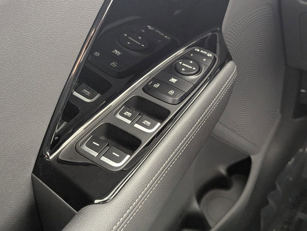 Used 2017 Kia Niro EX FWD image 15
