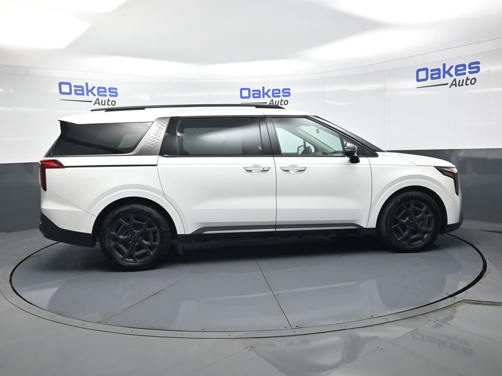 New 2025 Kia Carnival SX w/ SX Dark Edition Package image 9