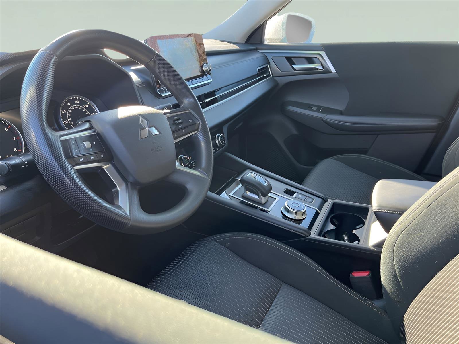 Used 2022 Mitsubishi Outlander ES image 13