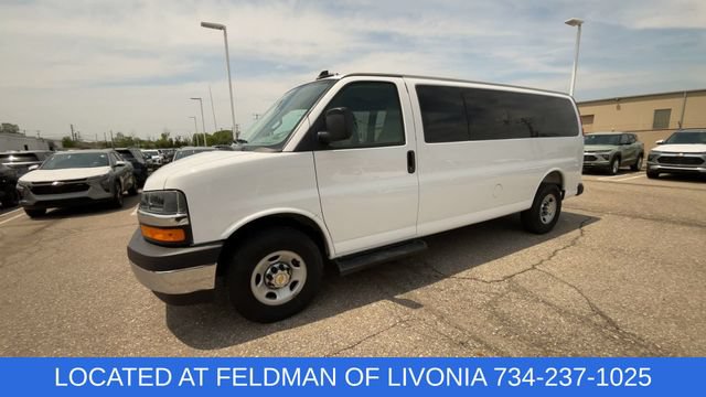 Used 2025 Chevrolet Express 3500 LT w/ LT Preferred Equipment Group RWD image 4
