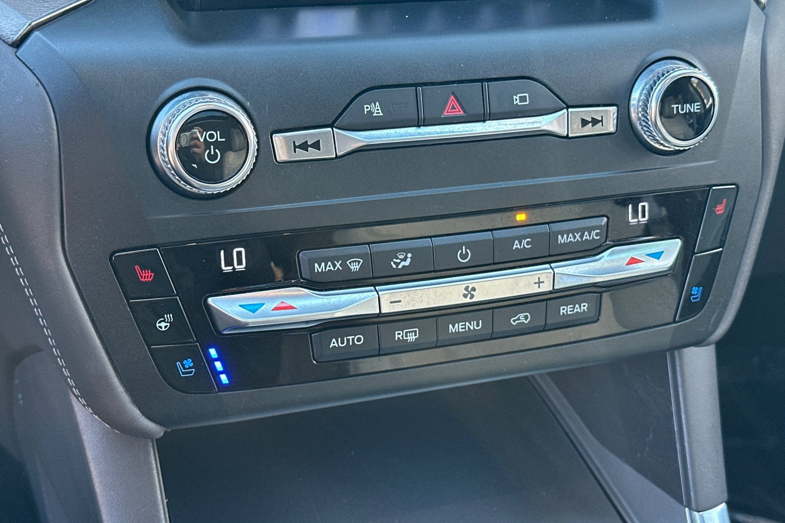 Certified 2020 Ford Explorer Platinum w/ Premium Technology Package image 22