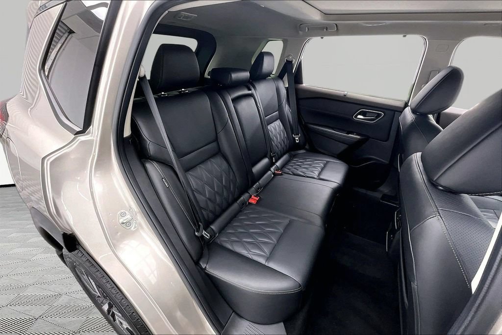 Used 2023 Nissan Rogue Platinum AWD/4WD image 27